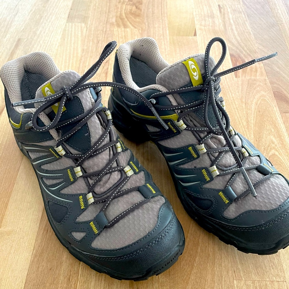 EUC Salomon Hiking Shoes
